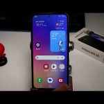 ¿Cómo garantiza Samsung la accesibilidad de sus productos en zonas remotas?